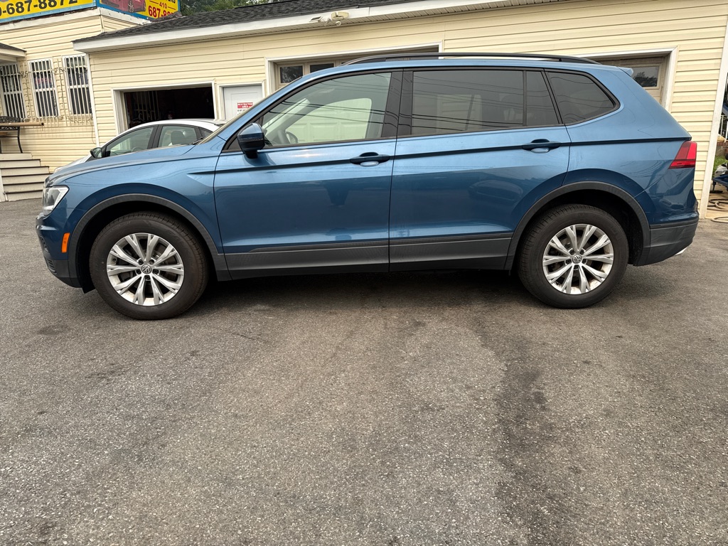 Photo 2 of this VOLKSWAGEN TIGUAN