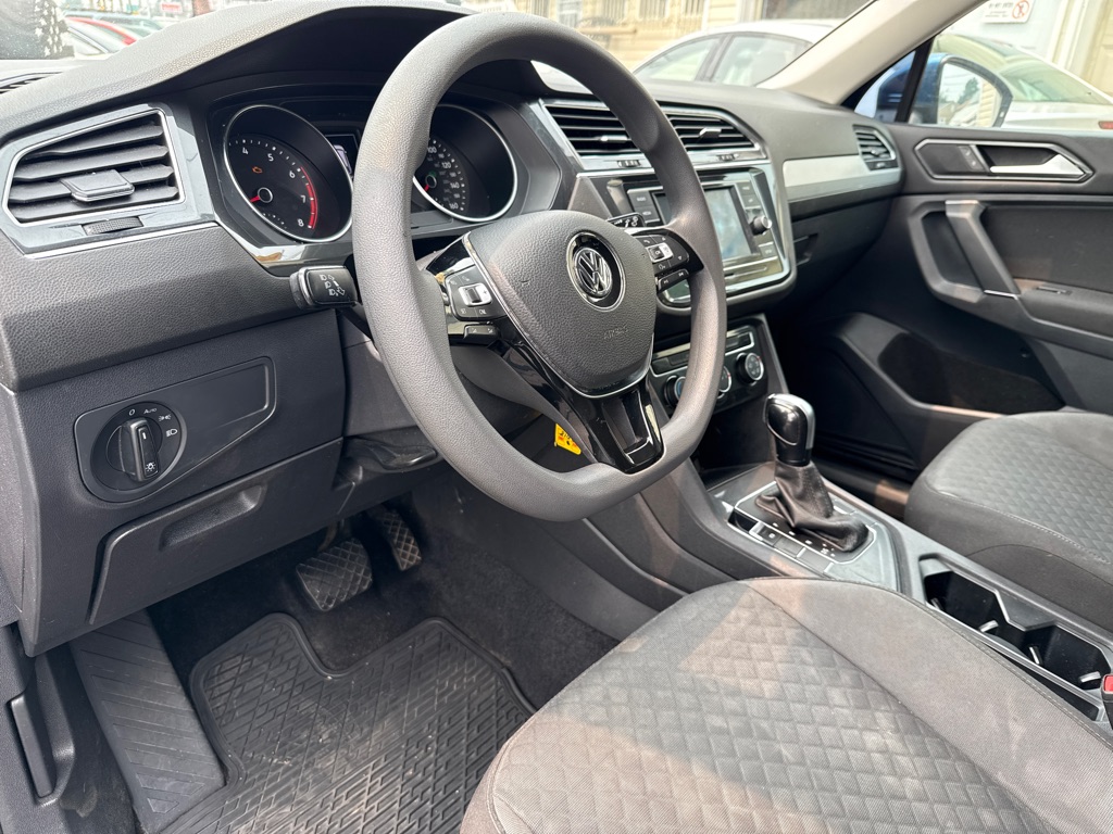 Photo 10 of this VOLKSWAGEN TIGUAN