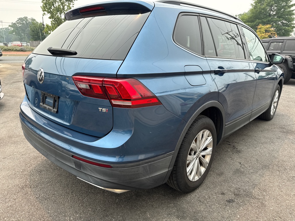Photo 5 of this VOLKSWAGEN TIGUAN