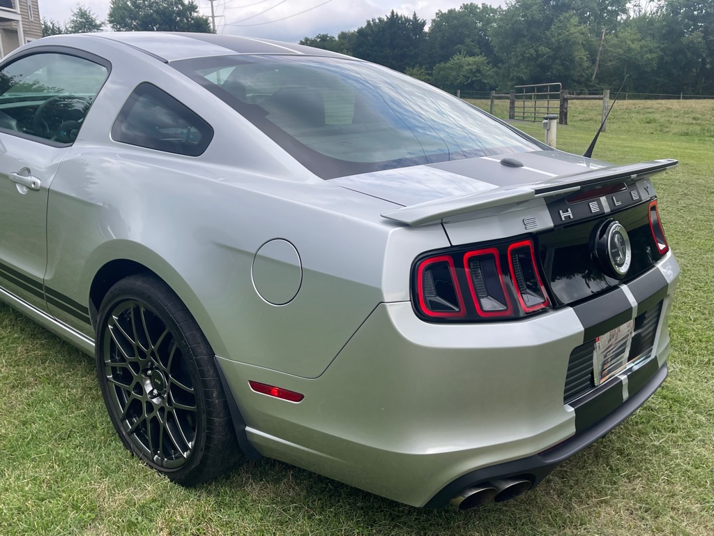 Photo 4 of this FORD SHELBY GT500