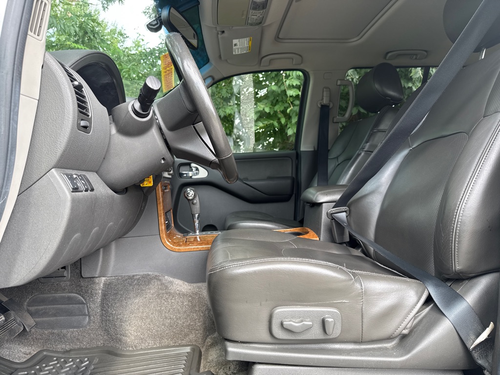 Photo 8 of this NISSAN PATHFINDER