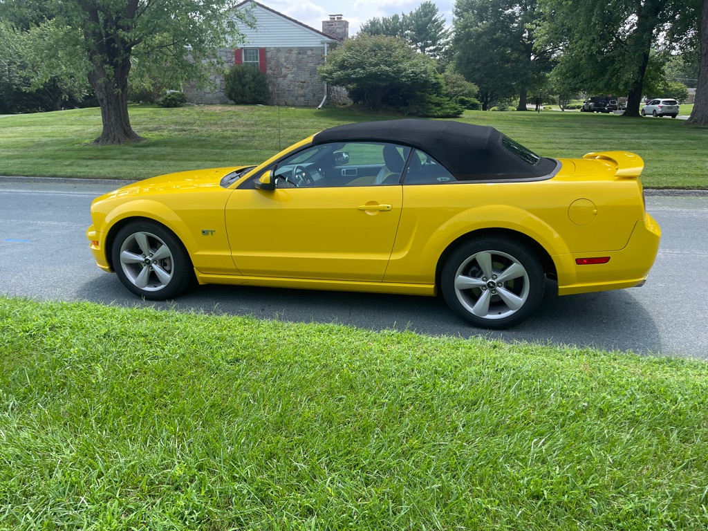 Photo 3 of this FORD MUSTANG