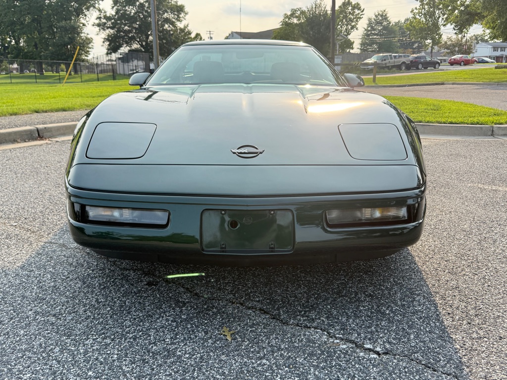 Photo 2 of this CHEVROLET CORVETTE