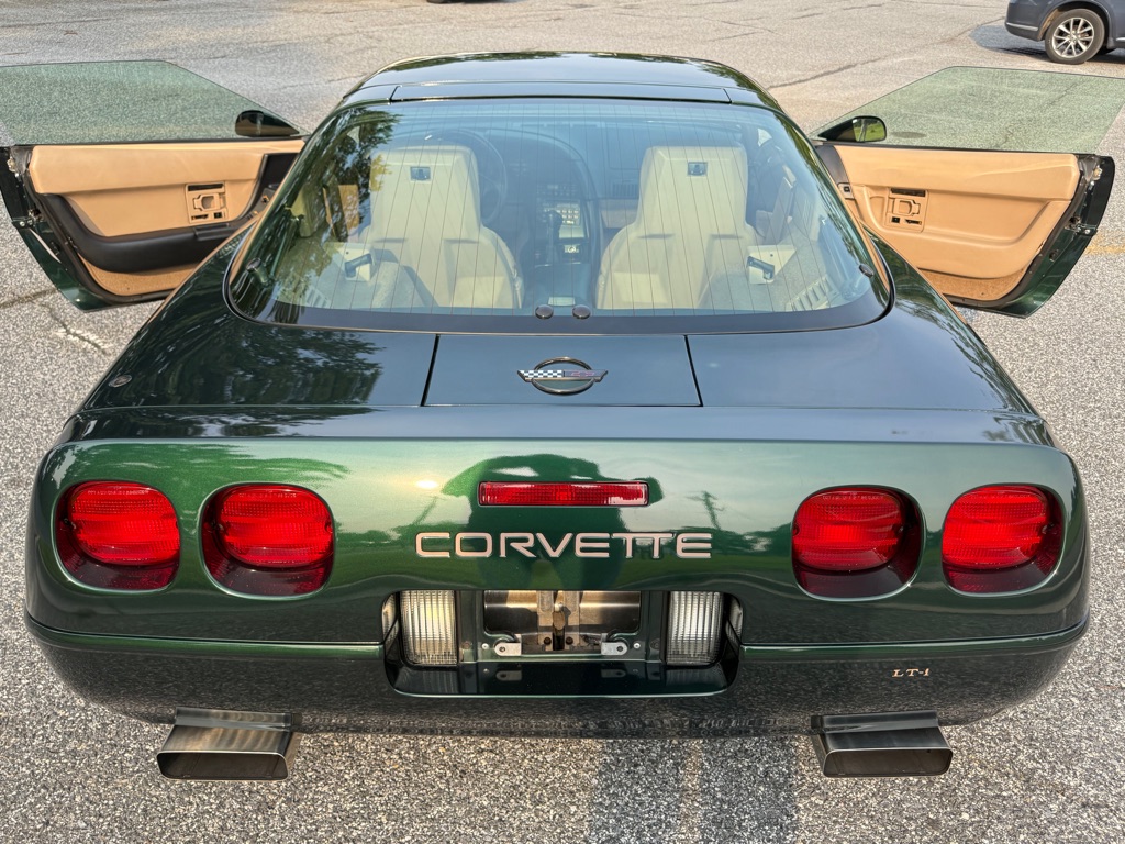 Photo 29 of this CHEVROLET CORVETTE