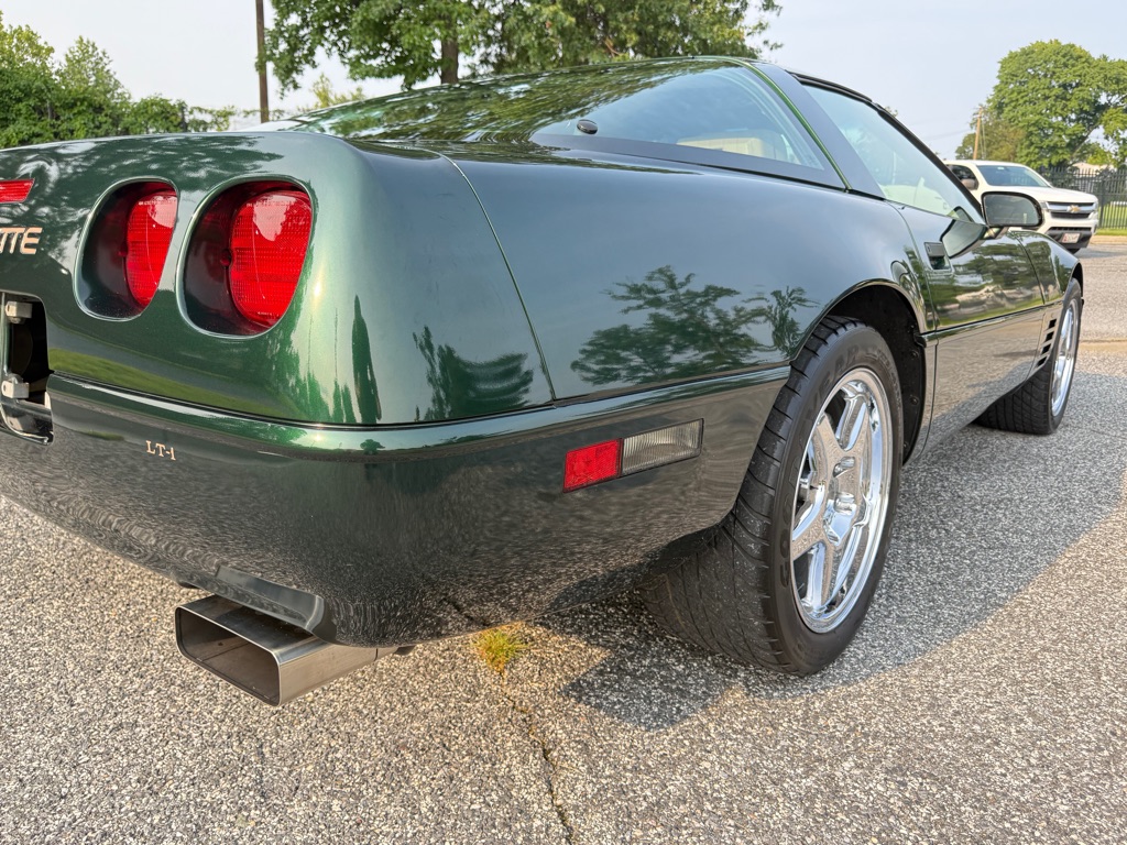 Photo 10 of this CHEVROLET CORVETTE