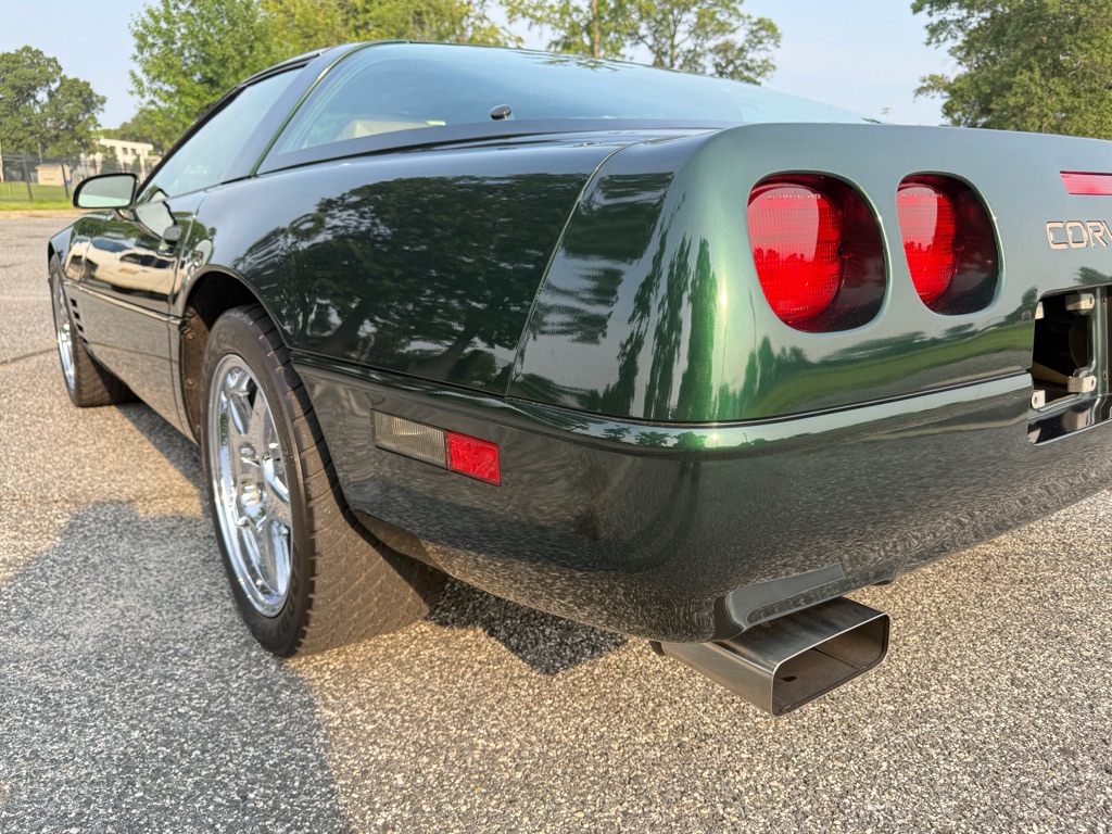 Photo 9 of this CHEVROLET CORVETTE