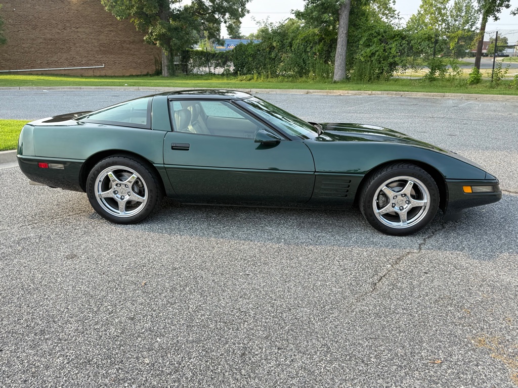 Photo 3 of this CHEVROLET CORVETTE