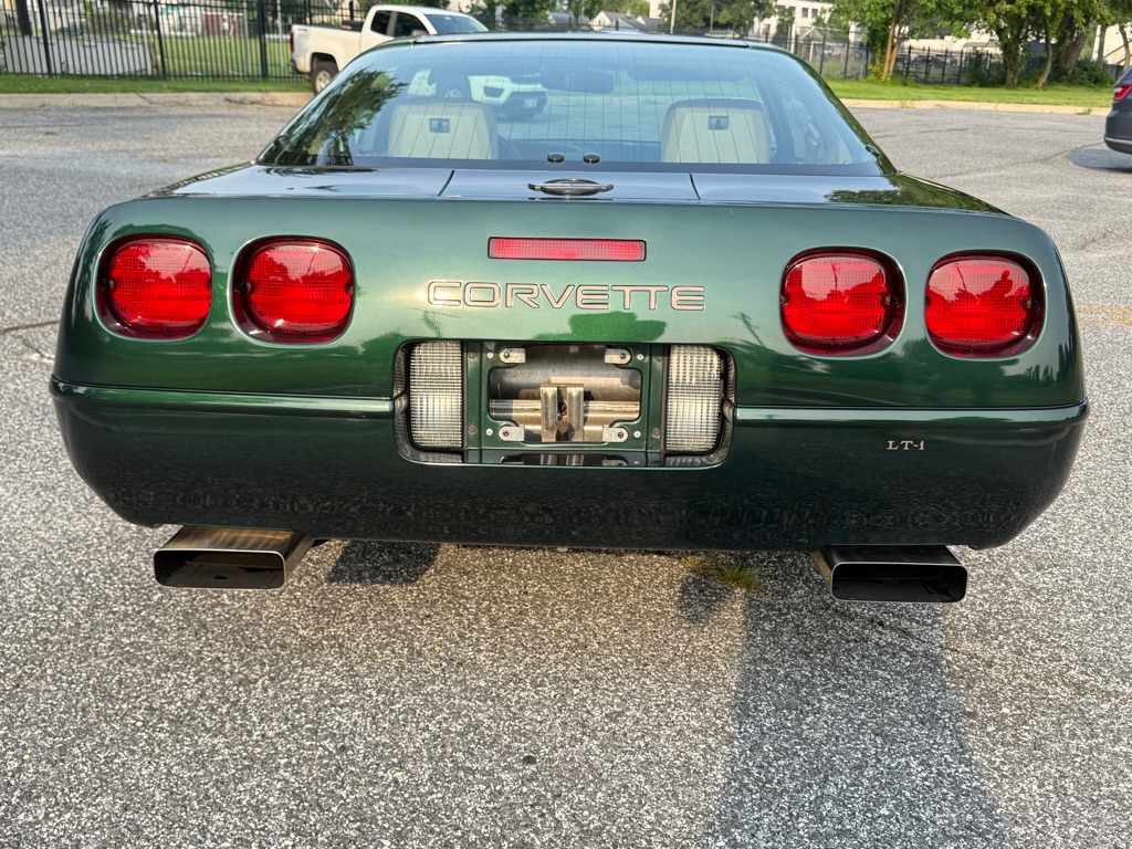 Photo 7 of this CHEVROLET CORVETTE