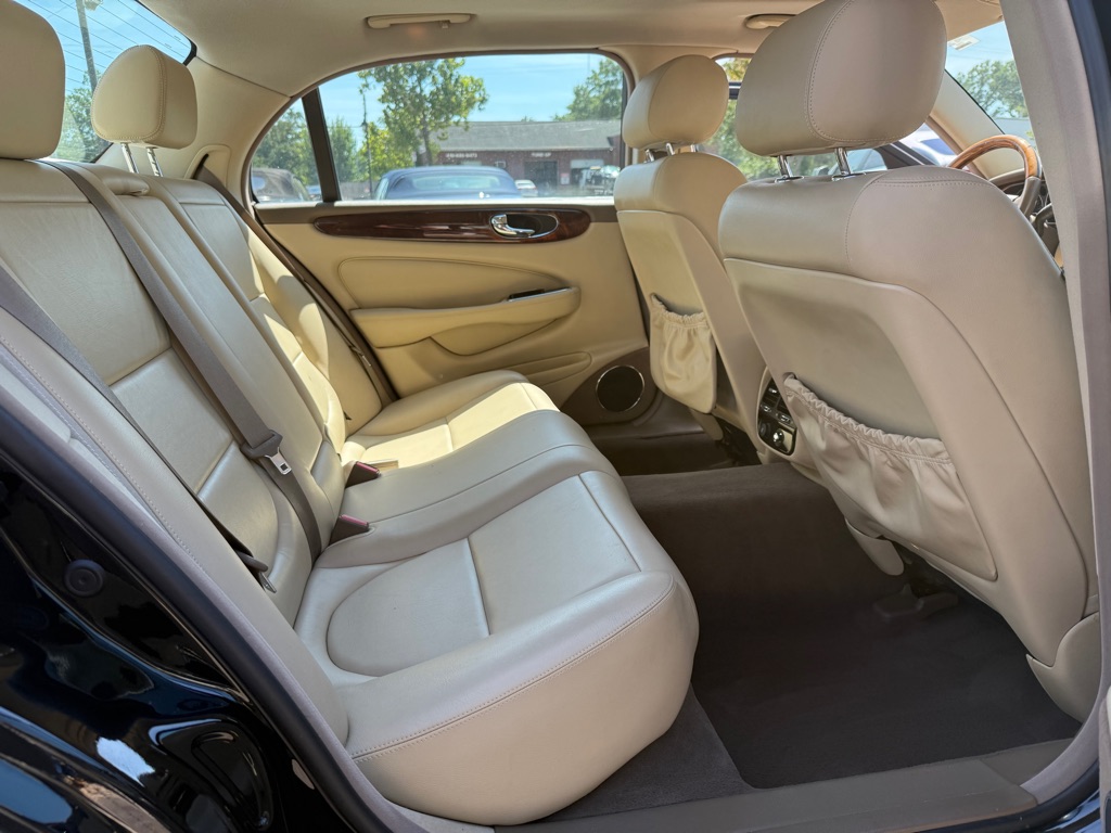 Photo 8 of this JAGUAR XJ-SERIES