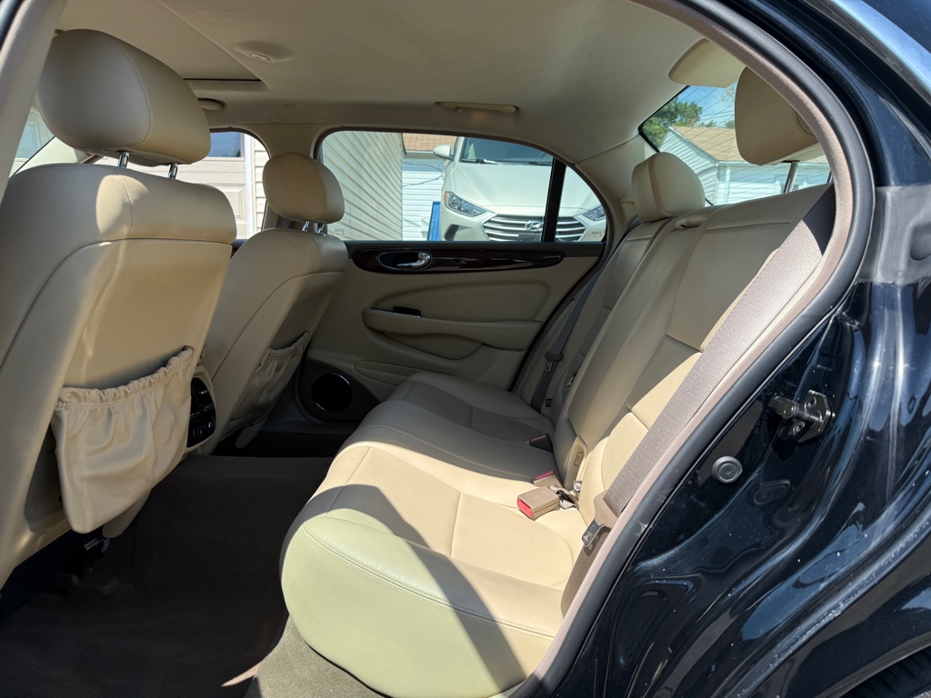 Photo 9 of this JAGUAR XJ-SERIES