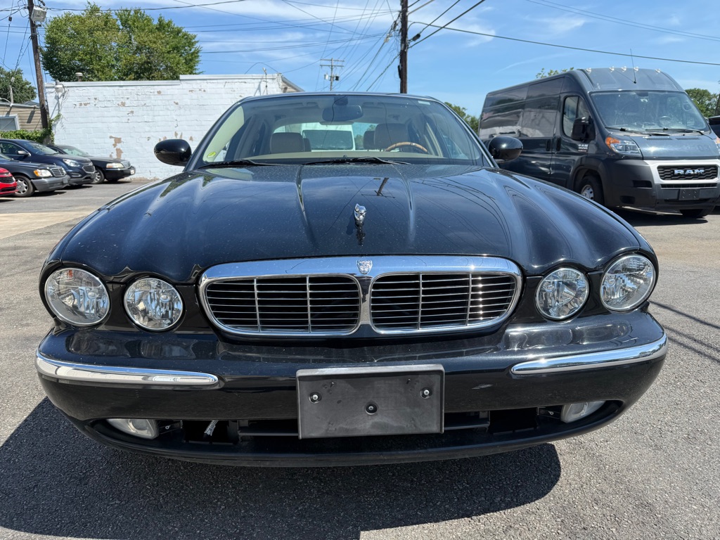 Photo 2 of this JAGUAR XJ-SERIES