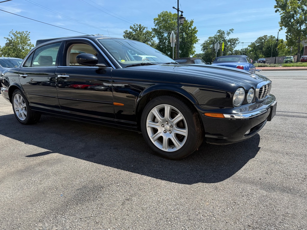 Photo 3 of this JAGUAR XJ-SERIES