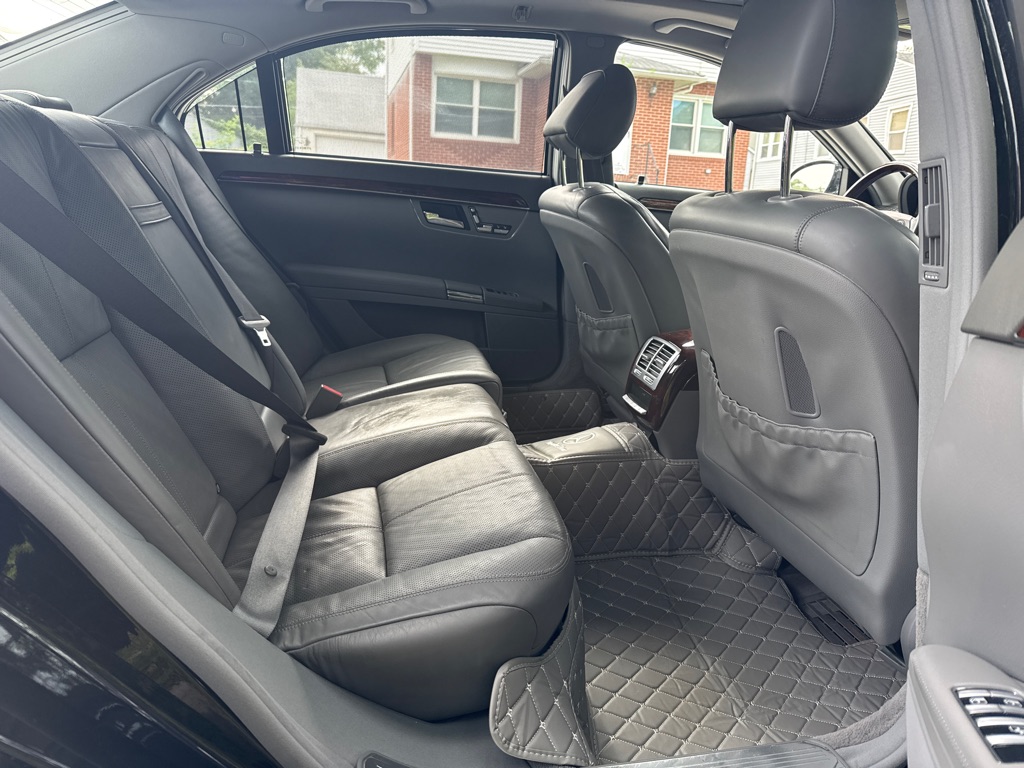 Photo 10 of this MERCEDES-BENZ S-CLASS