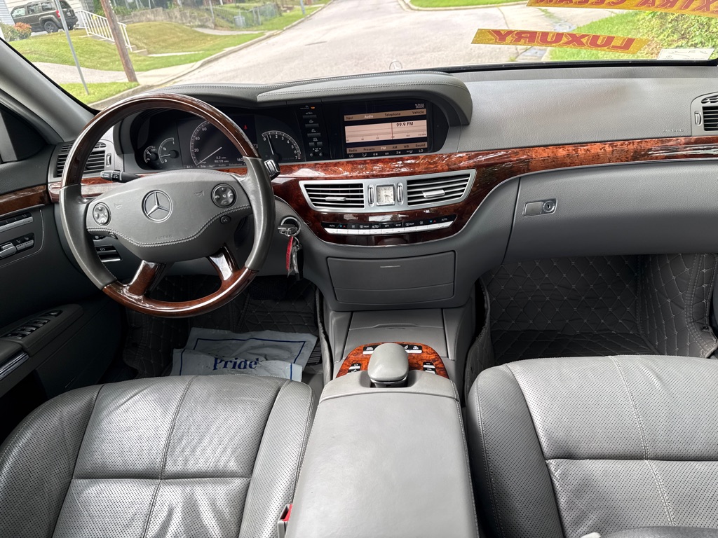Photo 11 of this MERCEDES-BENZ S-CLASS