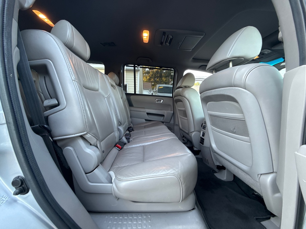 Photo 11 of this HONDA PILOT
