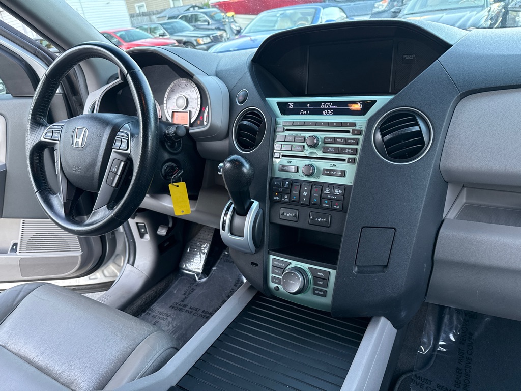 Photo 14 of this HONDA PILOT
