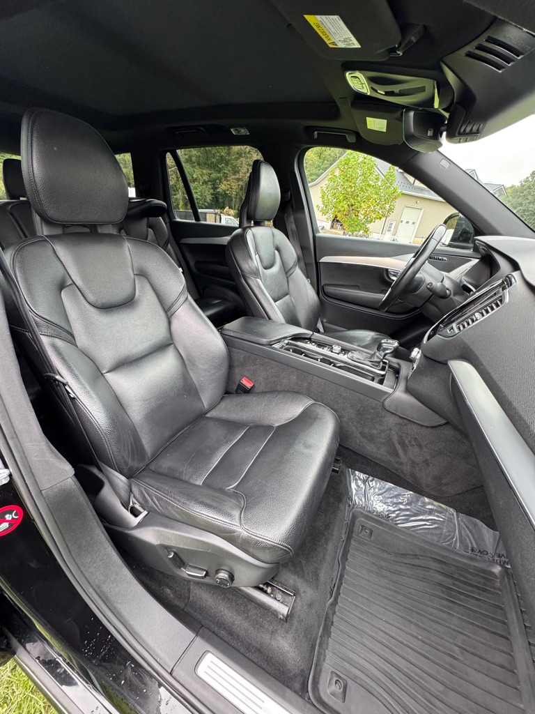Photo 21 of this VOLVO XC90