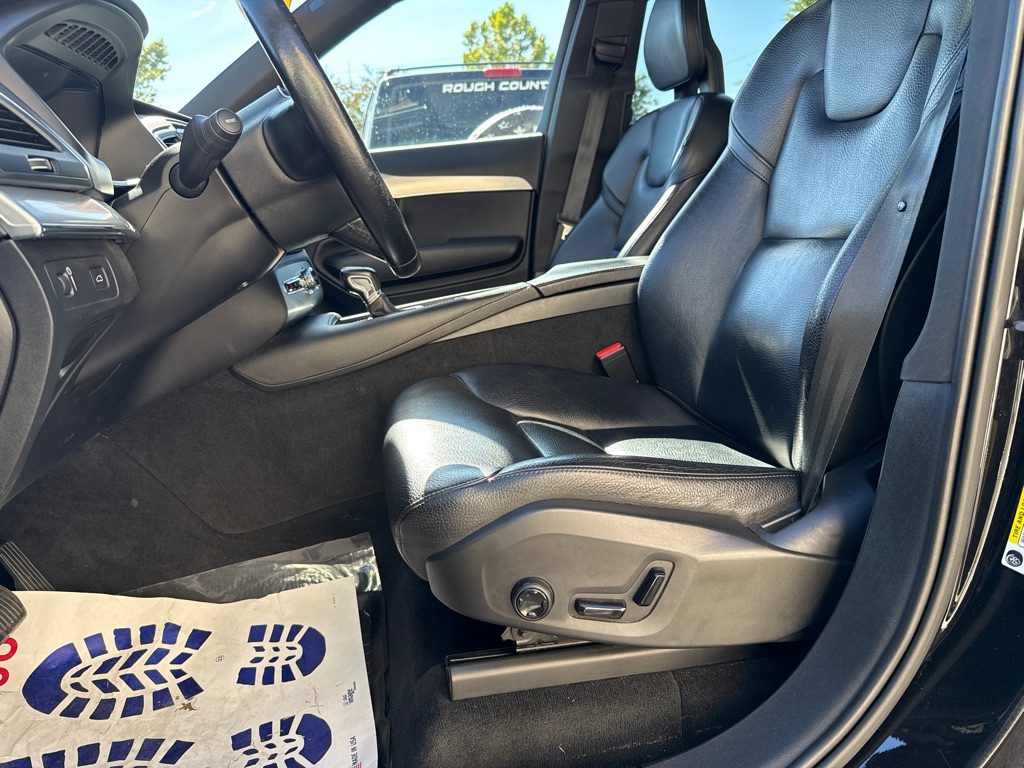 Photo 13 of this VOLVO XC90