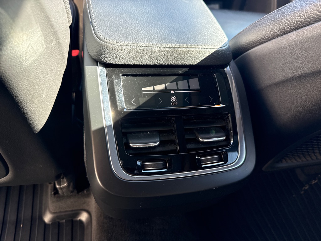 Photo 16 of this VOLVO XC90