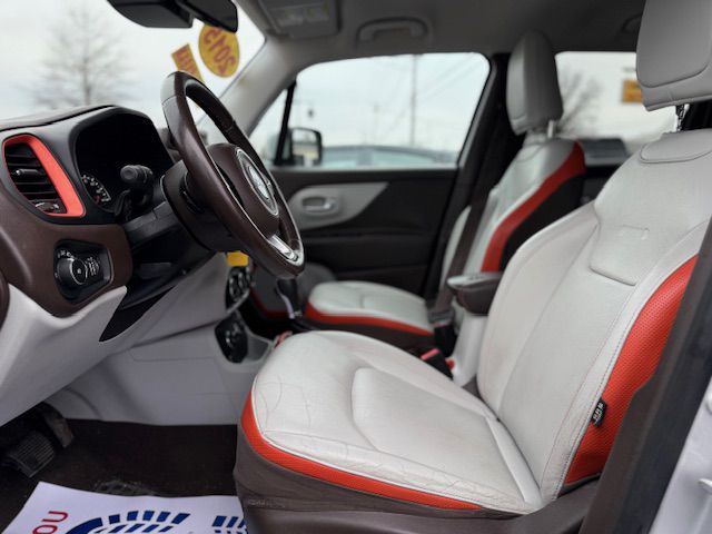 Photo 8 of this JEEP RENEGADE
