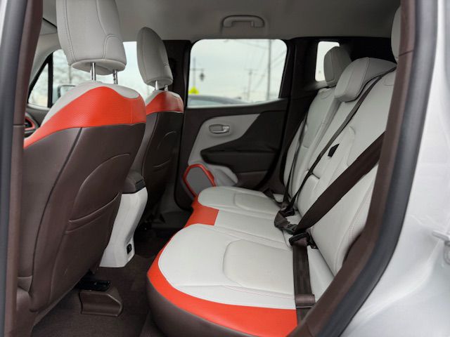 Photo 9 of this JEEP RENEGADE