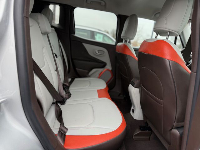 Photo 10 of this JEEP RENEGADE