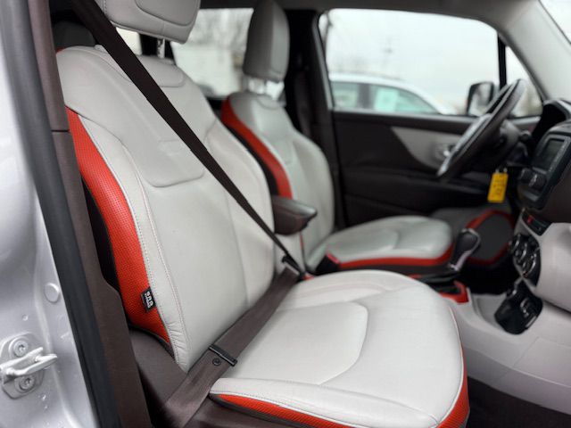 Photo 12 of this JEEP RENEGADE