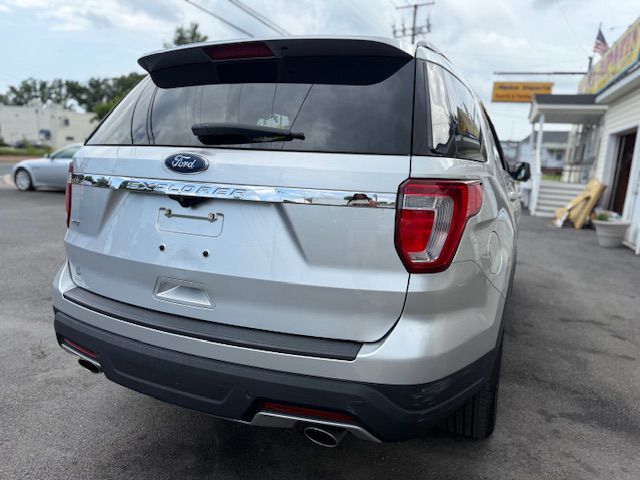 Photo 7 of this FORD EXPLORER