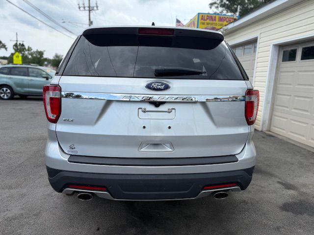 Photo 8 of this FORD EXPLORER