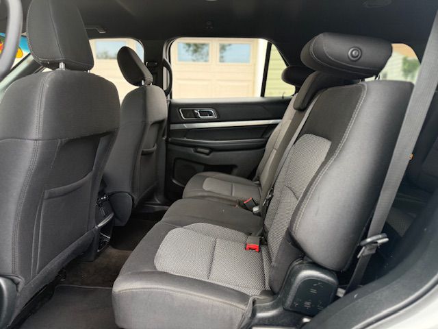 Photo 12 of this FORD EXPLORER