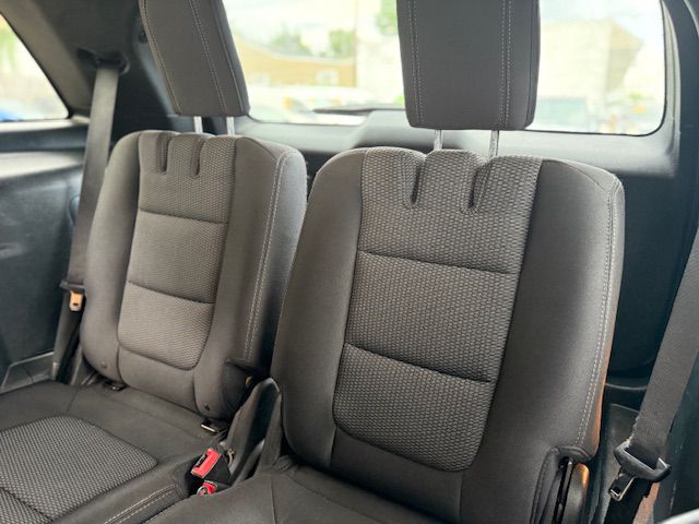 Photo 13 of this FORD EXPLORER
