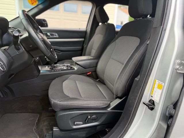 Photo 14 of this FORD EXPLORER