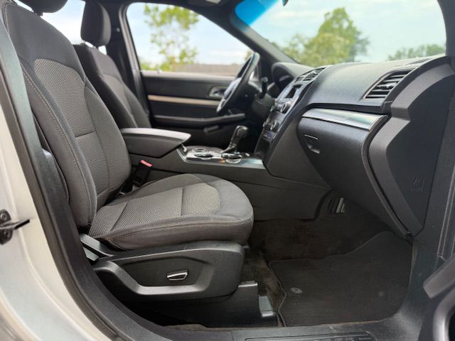 Photo 15 of this FORD EXPLORER