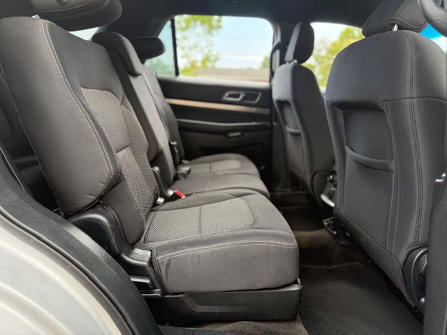 Photo 17 of this FORD EXPLORER