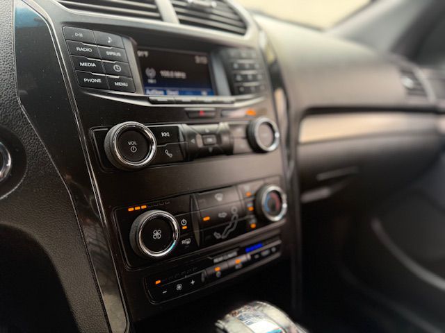 Photo 20 of this FORD EXPLORER