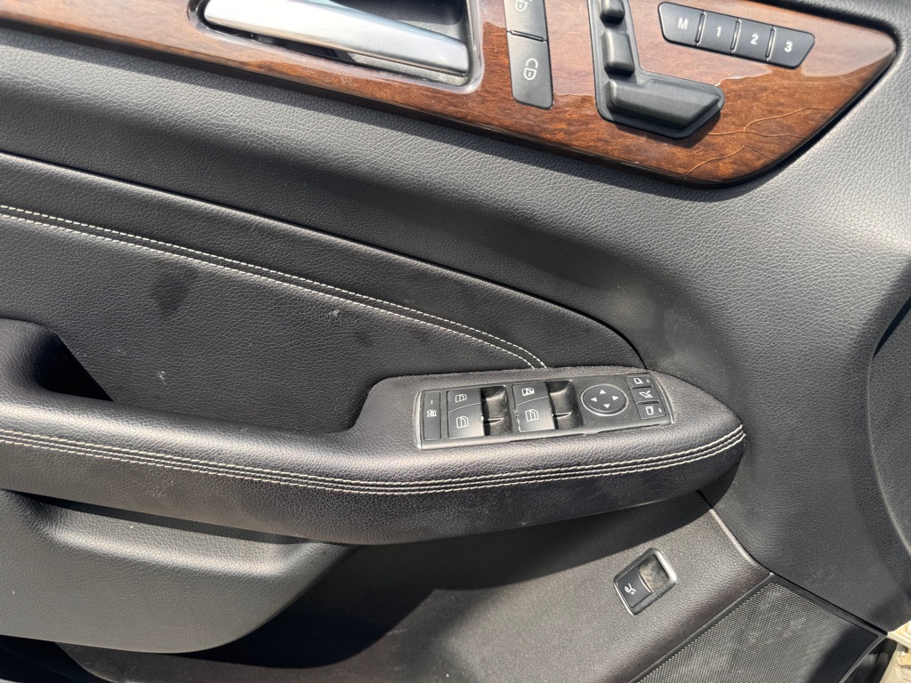 Photo 15 of this MERCEDES-BENZ M-CLASS