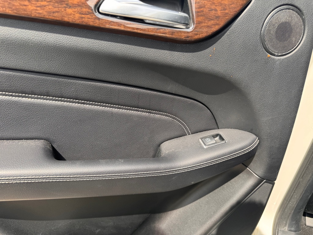 Photo 13 of this MERCEDES-BENZ M-CLASS
