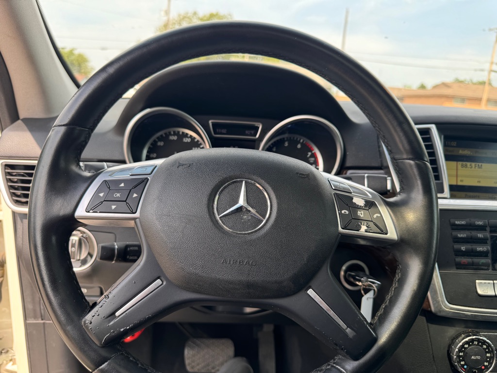 Photo 20 of this MERCEDES-BENZ M-CLASS