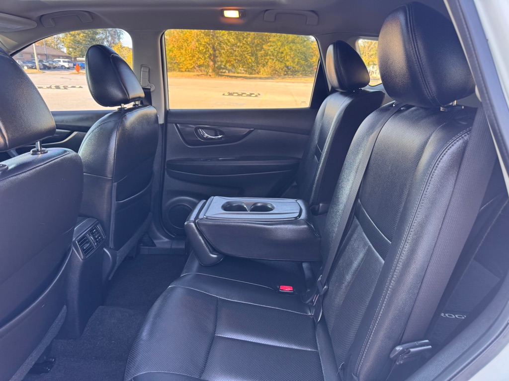 Photo 11 of this NISSAN ROGUE