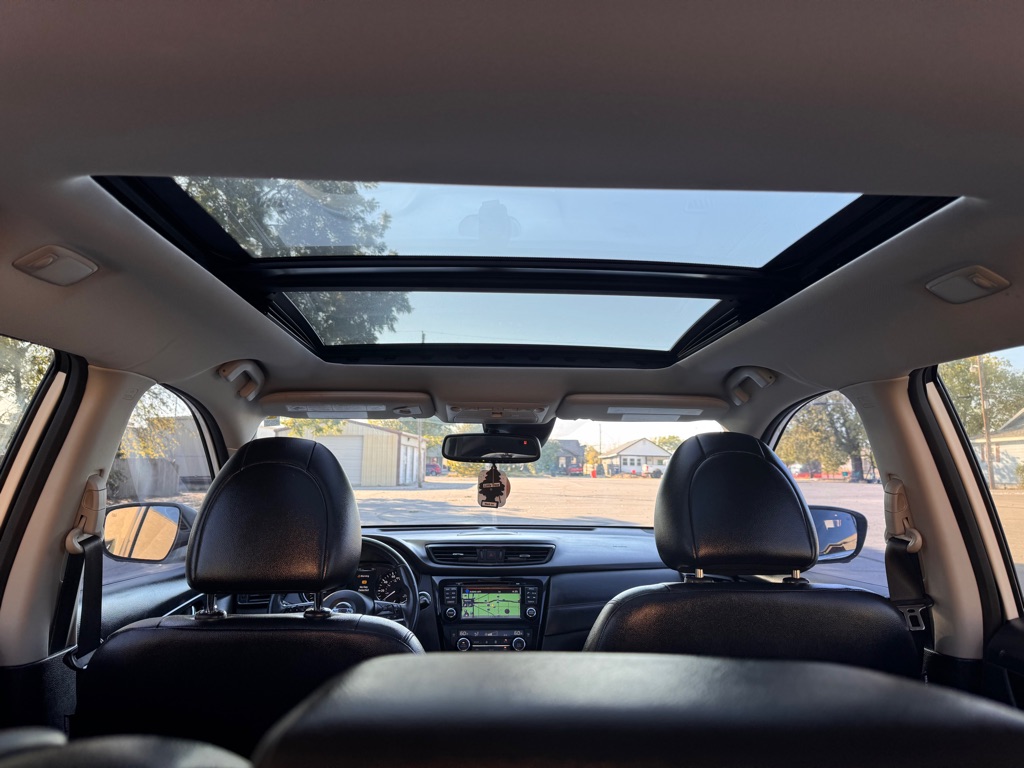 Photo 8 of this NISSAN ROGUE