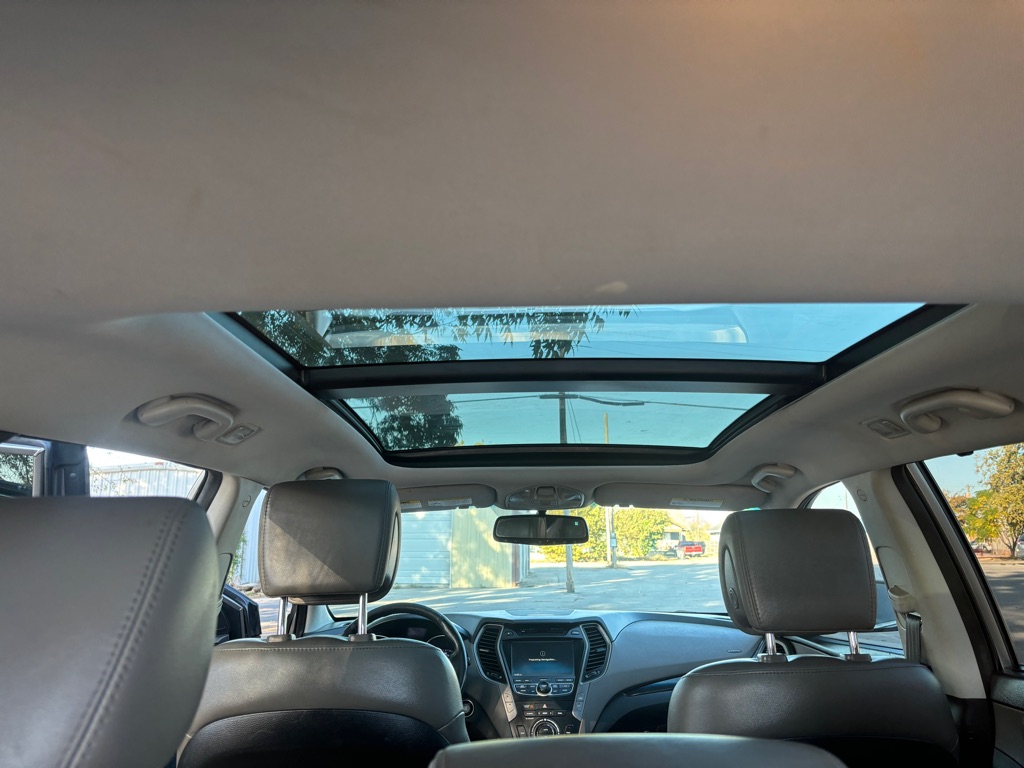 Photo 8 of this HYUNDAI SANTA FE SPORT