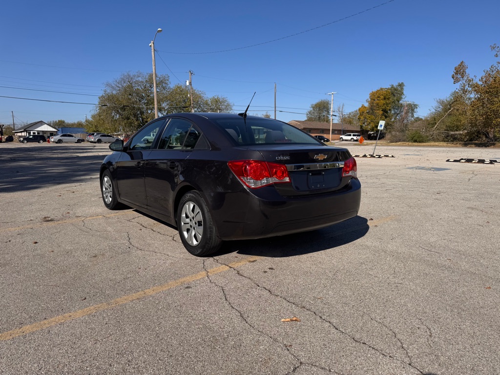 Photo 4 of this CHEVROLET CRUZE