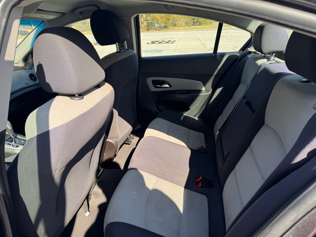 Photo 6 of this CHEVROLET CRUZE