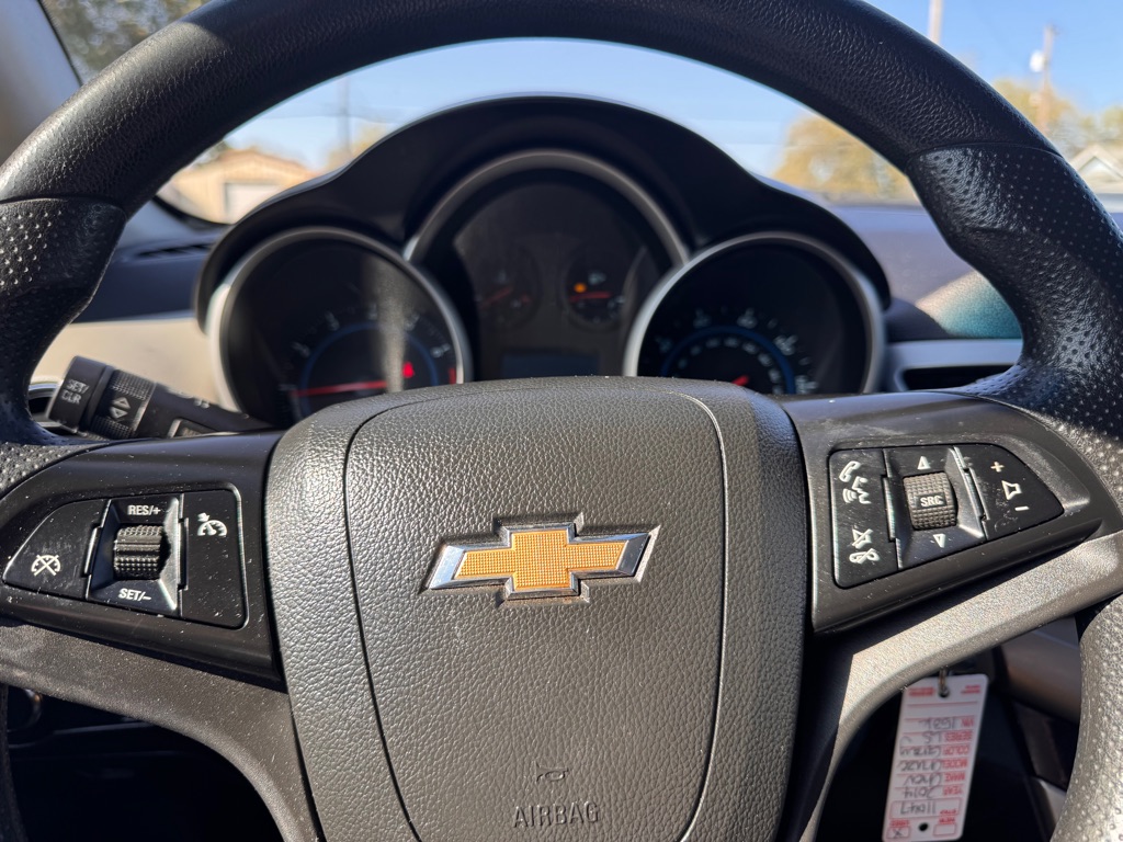 Photo 11 of this CHEVROLET CRUZE