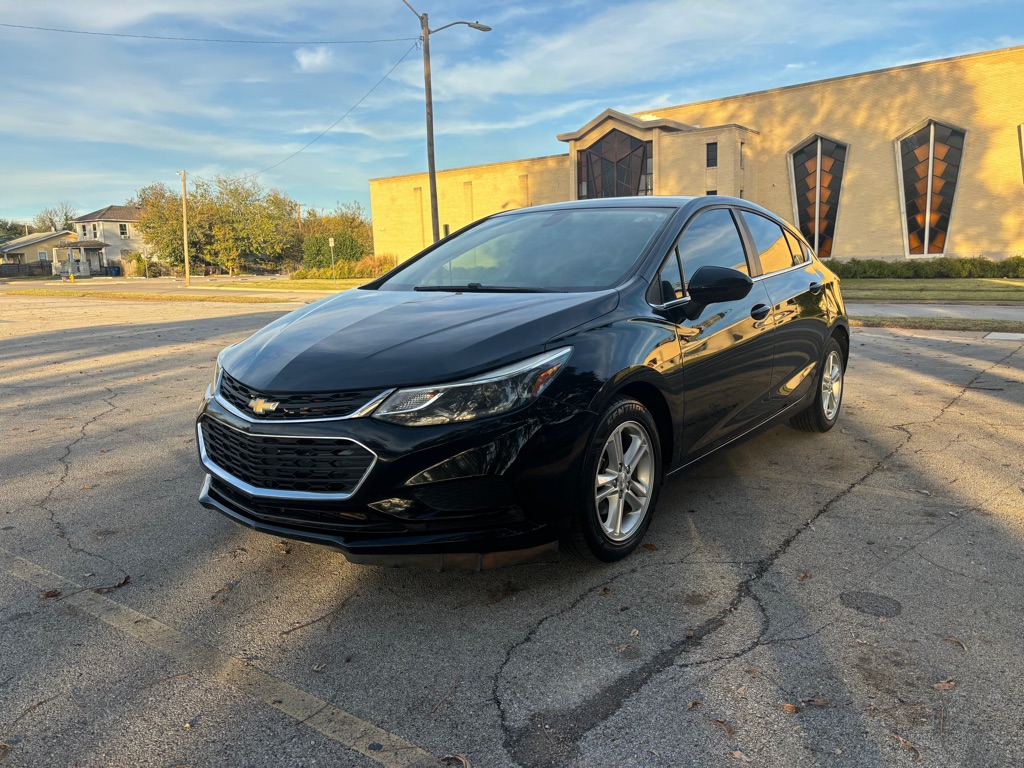 Photo 2 of this CHEVROLET CRUZE