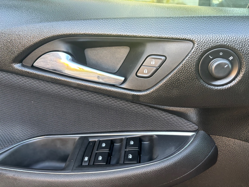 Photo 11 of this CHEVROLET CRUZE