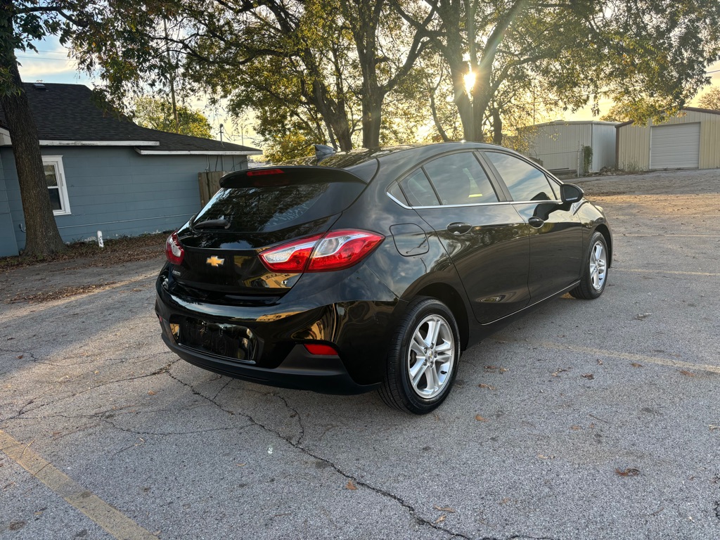 Photo 4 of this CHEVROLET CRUZE