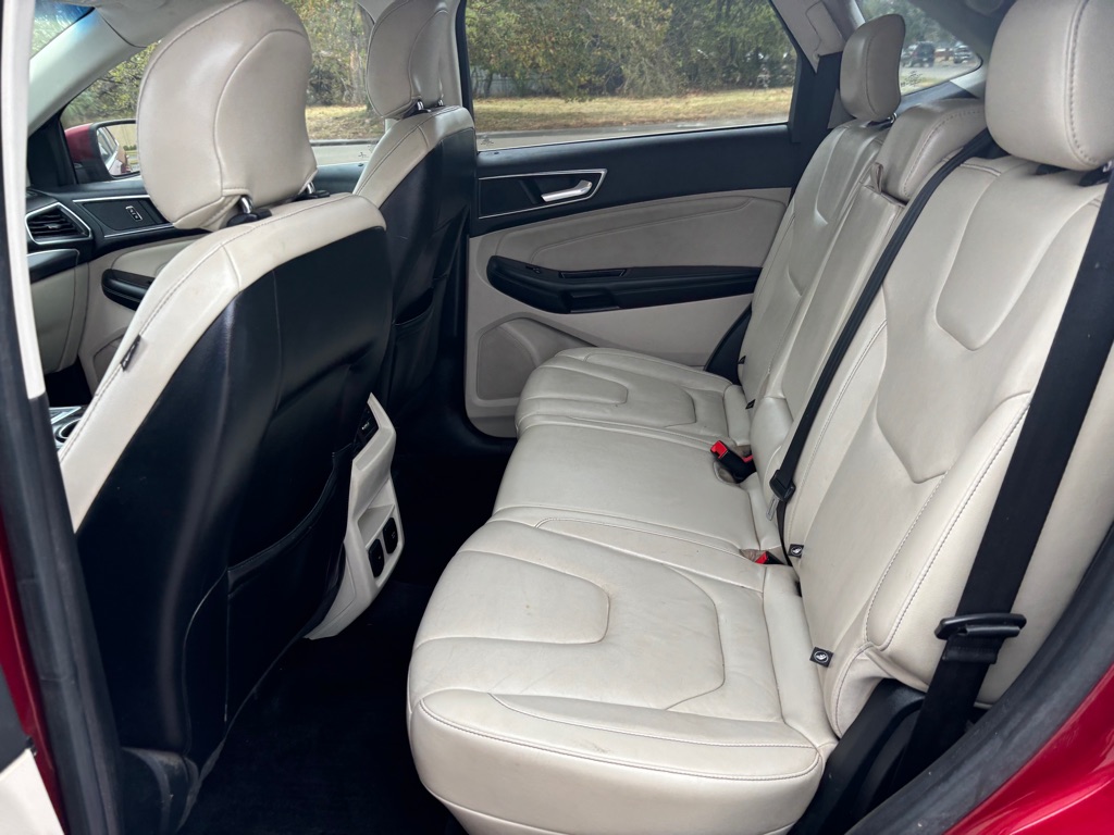 Photo 6 of this FORD EDGE