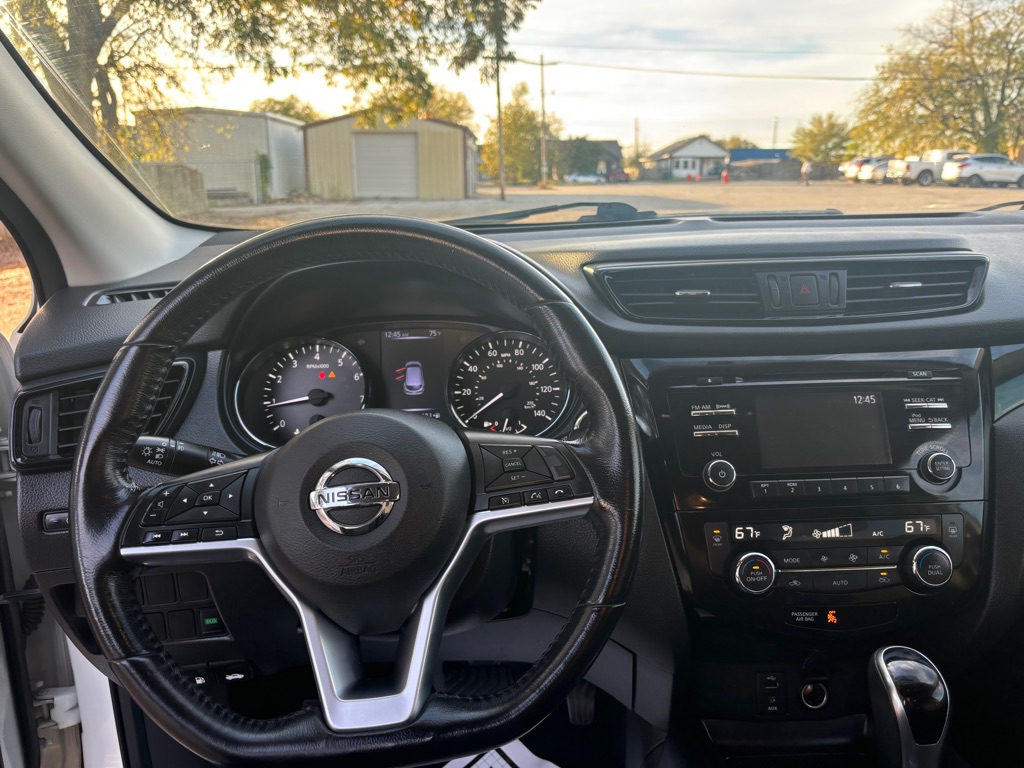 Photo 7 of this NISSAN ROGUE SPORT