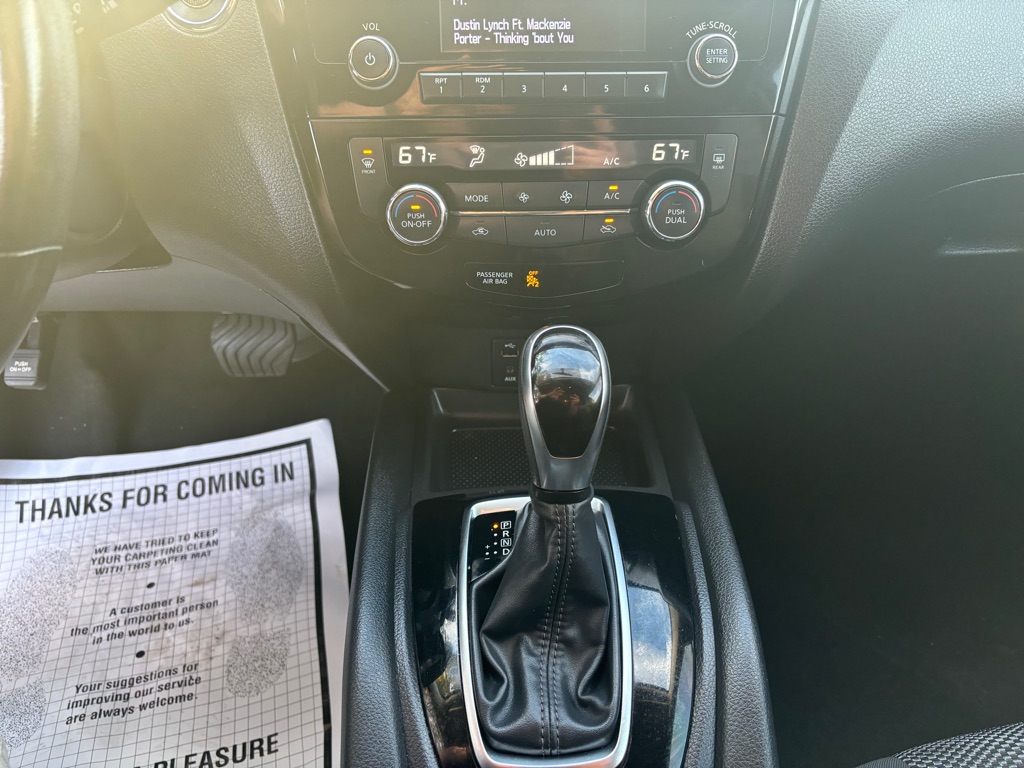 Photo 12 of this NISSAN ROGUE SPORT